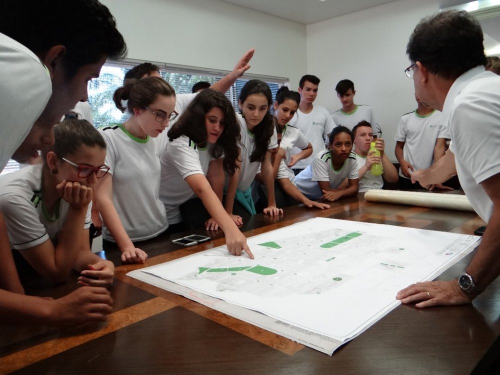 No dia 19 de maio foi a turma de Eletromecânica que participou da visita à Colonizadora Sinop, Galeria Mari Bueno, Memorial Rogério Ceni, região central da cidade, finalizando no residencial Aquarela. 